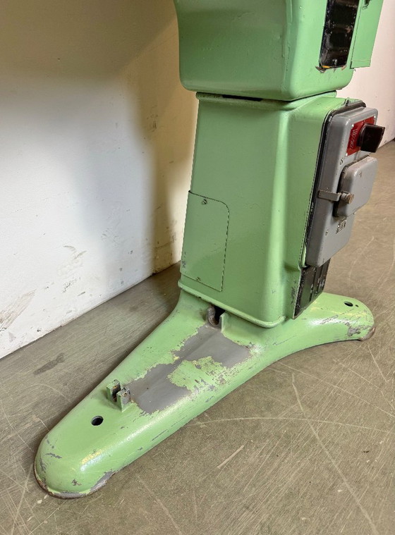 Image 1 of Tavolo industriale in ghisa verde, anni '60