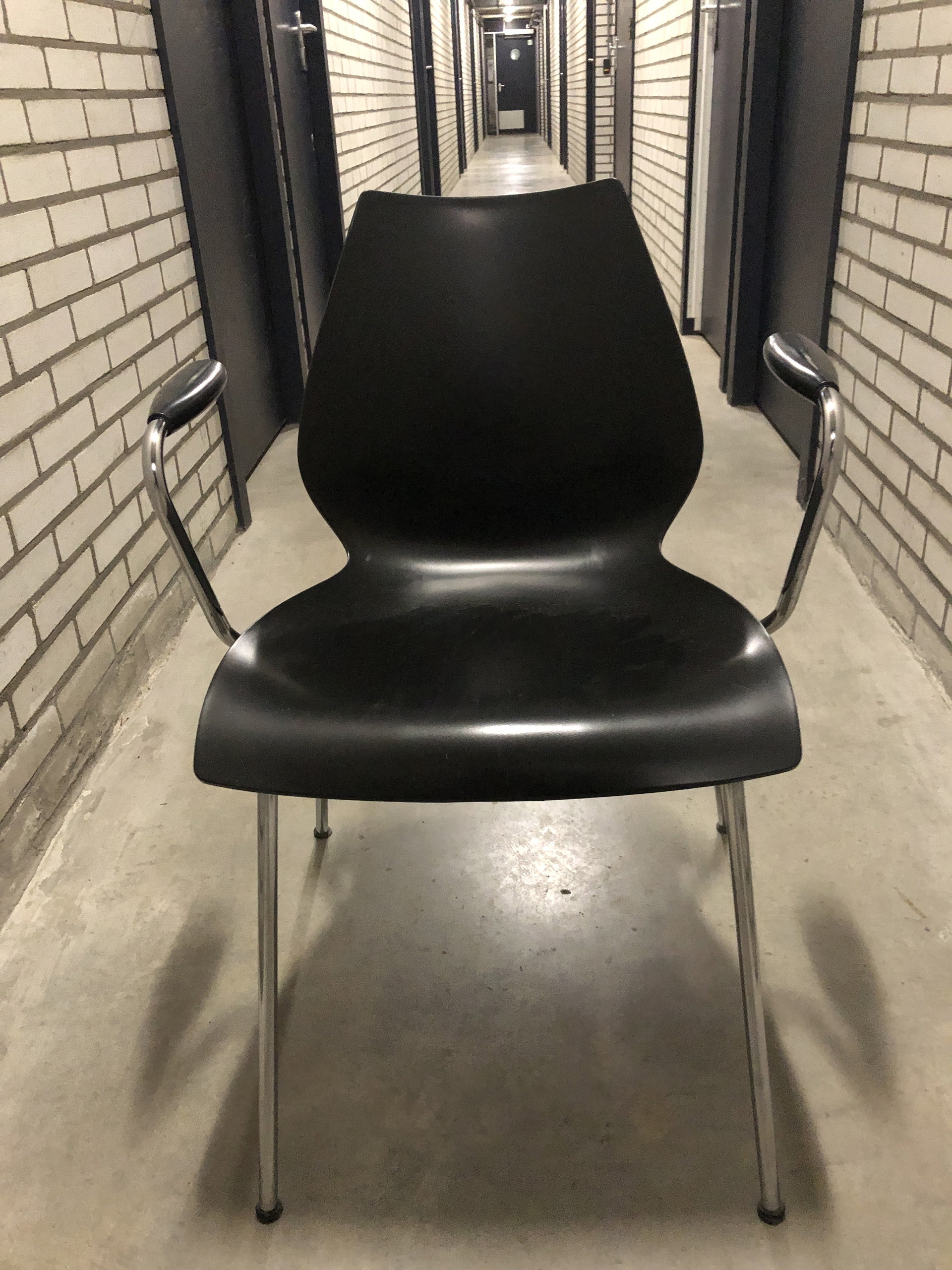 Kartell Maui Design Chair by Vico Magistretti | Whoppah