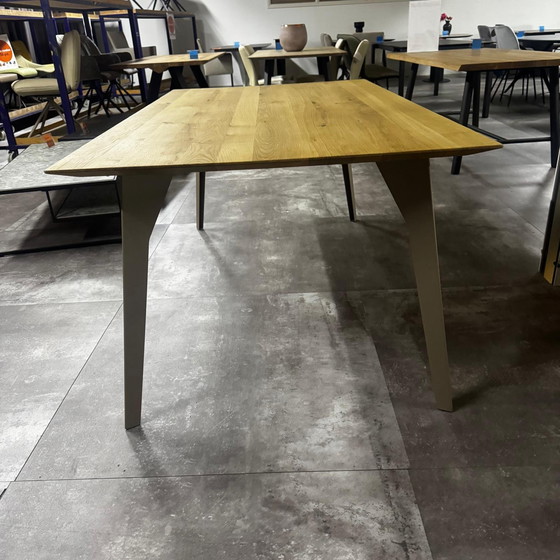 Image 1 of V2009 - 3