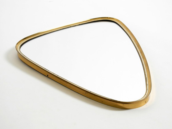Image 1 of Beautiful heavy mid-century brass kidney-shaped wall mirror from Münchner Zierspiegel