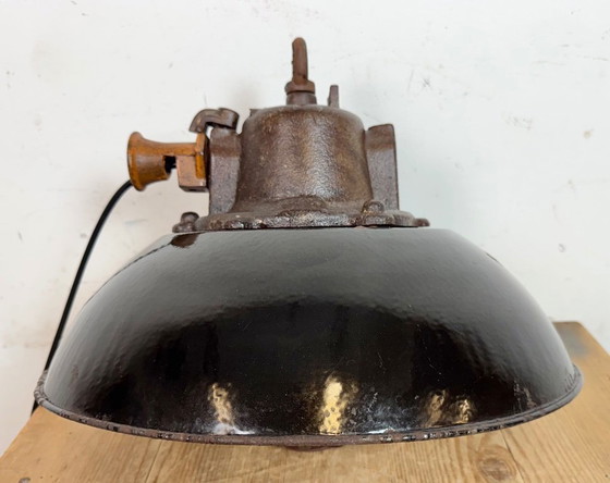Image 1 of Lampada a sospensione industriale a gabbia in ghisa e smalto nero, anni '60