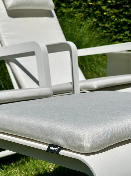 Image 1 of Mobilier de jardin exclusif Tribú Mirthe : 2 chaises longues avec 2 repose-pieds, table d’appoint et coussins