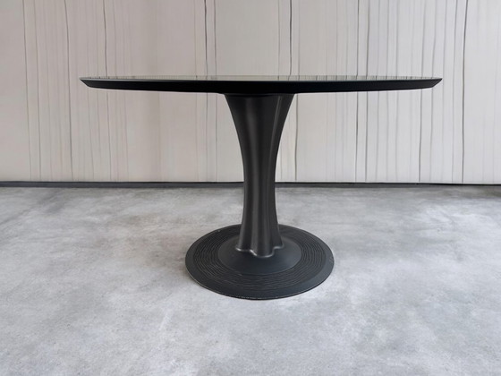 Image 1 of Mesa redonda de diseño Leolux