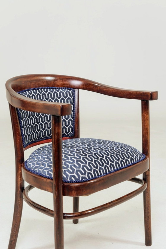 Image 1 of Paar Art-déco-Stühle, marineblauer Jacquard, Entwurf von Thonet aus dem Jahr 1910