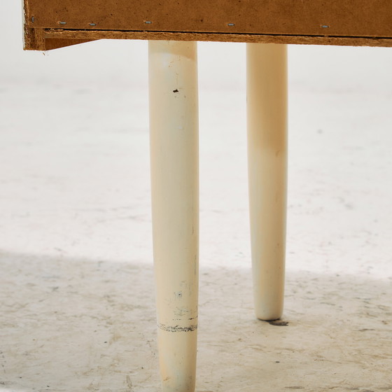 Image 1 of Mk9920 Table de nuit peinte en blanc avec trois tiroirs