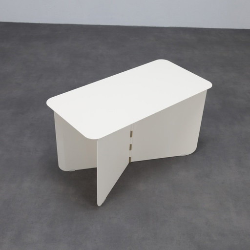 Tavolino laterale Hinge Large di Lex Pott per Puik Design crema