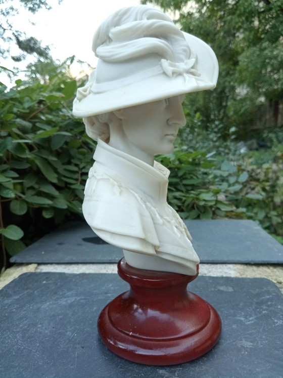 Alabaster Bust Woman with Hat 19th Century, Decorative Objects, Stone, Multi Color (photo 5 of 8)