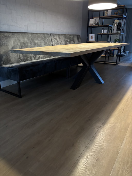 Very nice and large oak dining table with twist leg