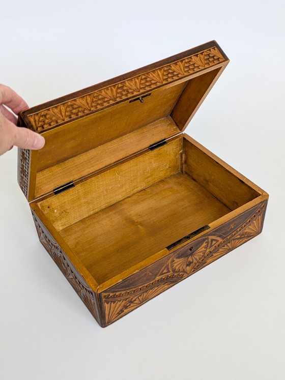 Antique Folk Art Chip Carved Wooden Box Treasure Chest – Decorative Objects (photo 15 of 18)