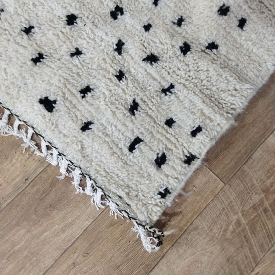 Image 1 of Minimalist Moroccan Rug – Minimalist Moroccan Carpet | 233 × 150 cm