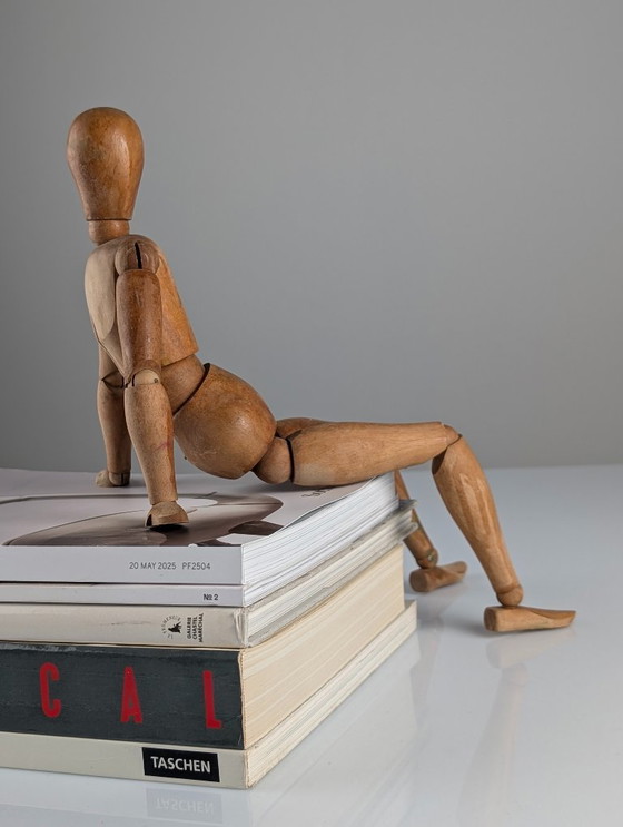 Image 1 of Figurine articulée en bois d'artiste, style milieu du XXe siècle