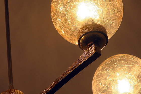 Image 1 of Lustre en laiton doré finement ouvragé d'Angelo Brotto, à 6 globes, Italie, années 1960