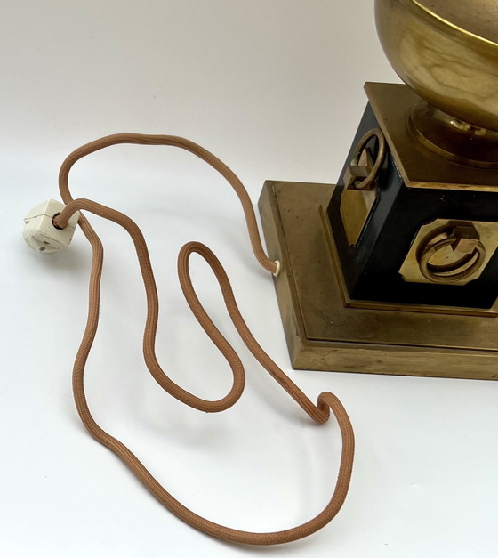 Image 1 of Grande lampada da tavolo classica in ottone con paralume nero – Metà secolo / classicamente elegante