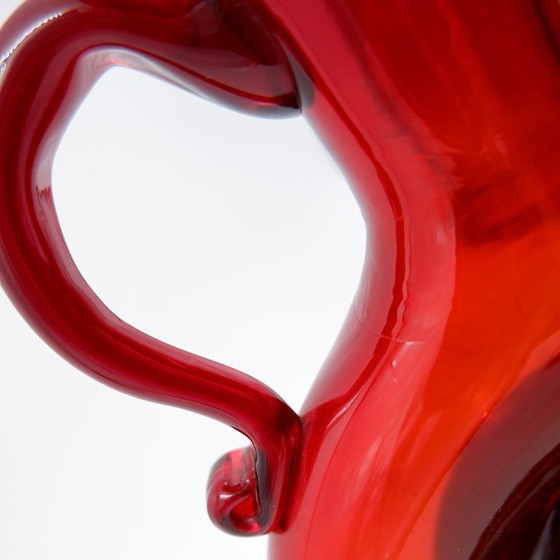 Image 1 of Caraffa vintage in vetro soffiato rosso "Anneau"