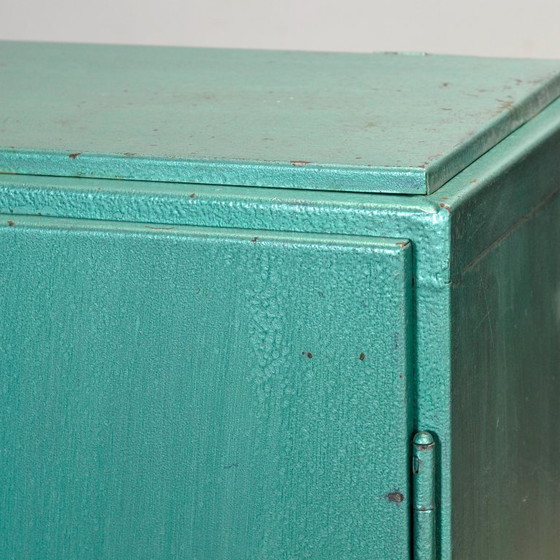 Image 1 of IJzeren industriële kast, jaren 70