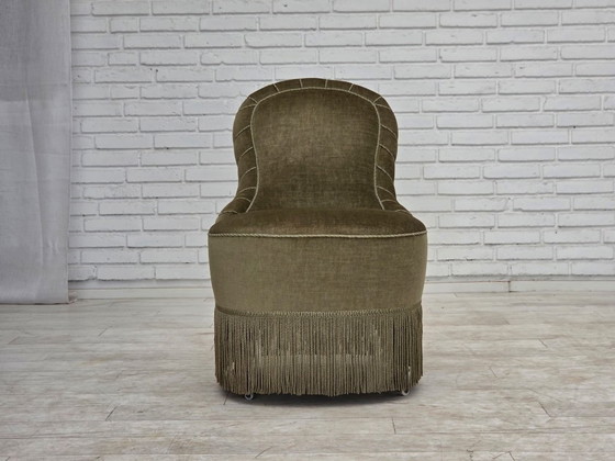 Image 1 of Dänischer Sessel aus den 1960er Jahren, originaler grüner Möbelveloursbezug.