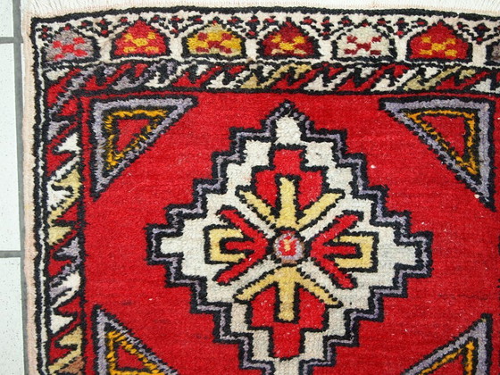 Image 1 of Handmade vintage Turkish Yastik rug 1.6' x 3.5' (48cm x 107cm) 1950s - 1C496