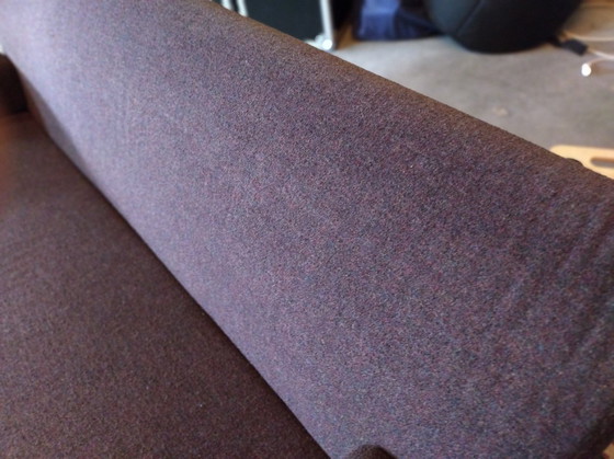 Image 1 of Sofá de tela Artifort Tara C736 con patas metálicas.