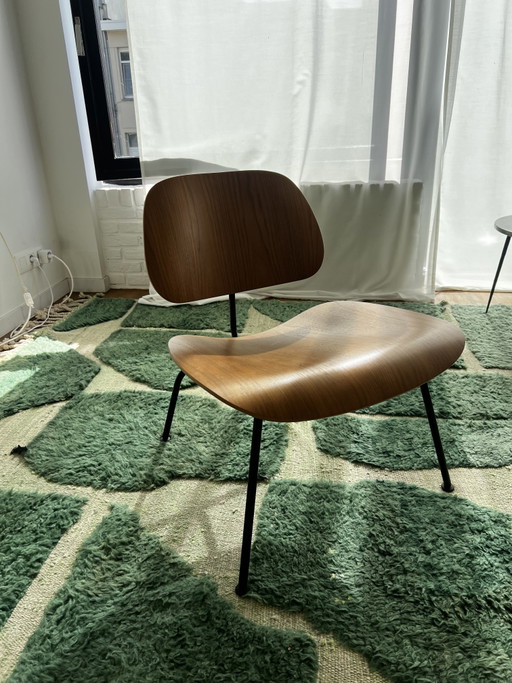 Eames LCM Walnut – Vitra, stoelen fauteuils, Metal, Wood