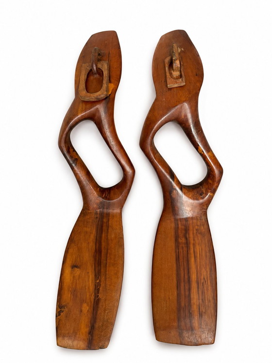 Image 1 of Excepcional par de esculturas biomórficas de madera maciza de mediados de siglo, firmadas y numeradas.