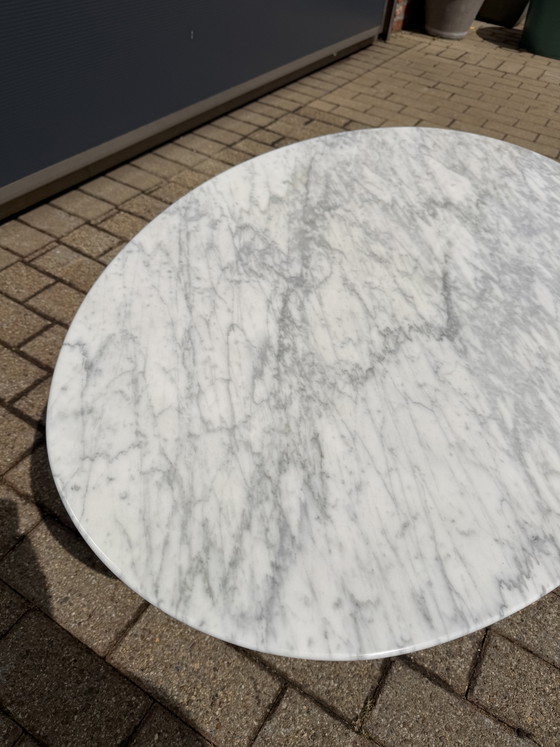 Image 1 of Originele Knoll Tulip Ovale Salontafel Eero Saarinen Statuarietto 107x70