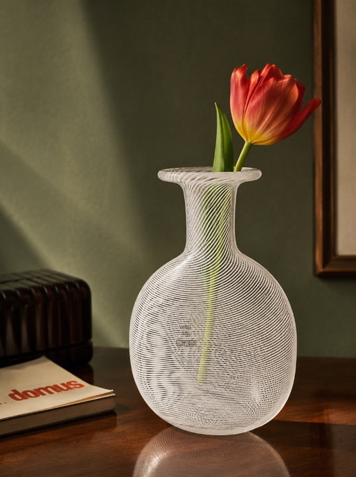 Vintage Murano Glass Mezza Filigrana Vase De Majo Etiqueta Espiral Blanca