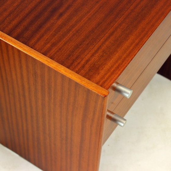 Image 1 of Ensemble de 2 tables de chevet carrées en acajou, Tchécoslovaquie, années 1970