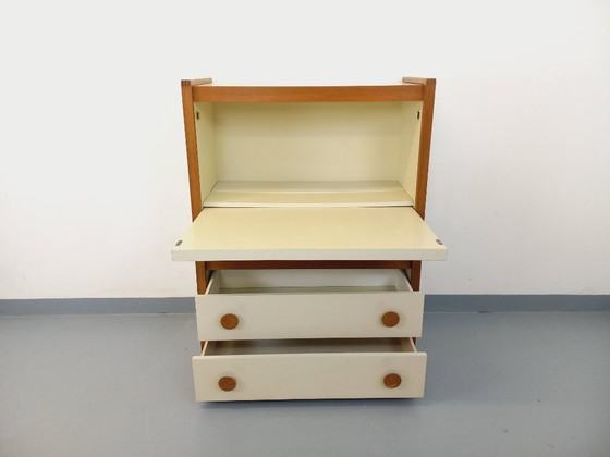 Image 1 of Secrétaire meuble de rangement vintage en bois de chêne et mélaminé blanc écru des années 70