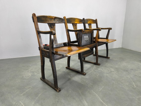 Image 1 of Rares bancs de cinéma en bois de hêtre tchécoslovaques des années 1920