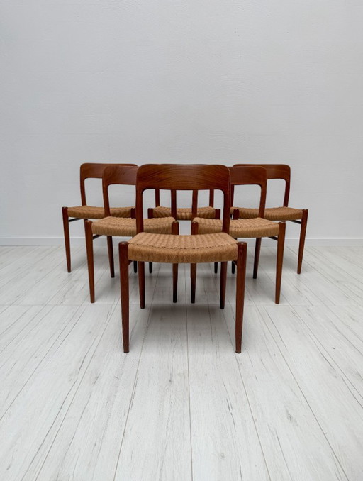 Set van 6 Deense teakhouten eetkamerstoelen nr. 75 van Niels Otto Møller voor JL Møller – jaren 1950 Papercord stoelen