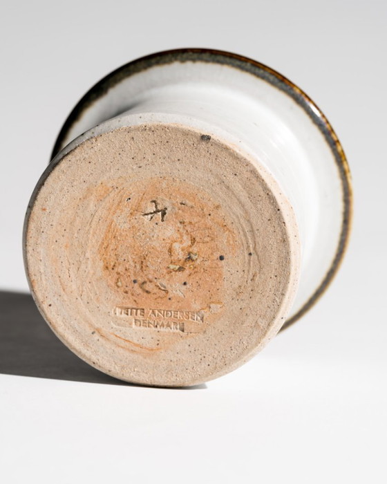 Image 1 of Kuratiertes dänisches Studio-Keramik-Ensemble: Vase von Jette Andersen und Schachtel von Marianne Starck