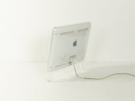 Image 1 of Power Mac G4 Cube et écran Studio 17 pouces, Apple, années 2000, vintage