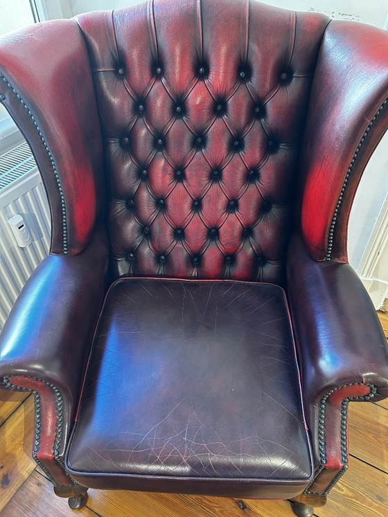 Originele Chesterfield fauteuil met oorleuningen – leer, vintage, Engeland – Leather, Wood (photo 3 of 5)