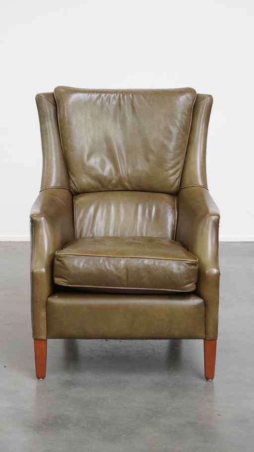 Fauteuil en cuir de vachette vert olive avec rivets décoratifs