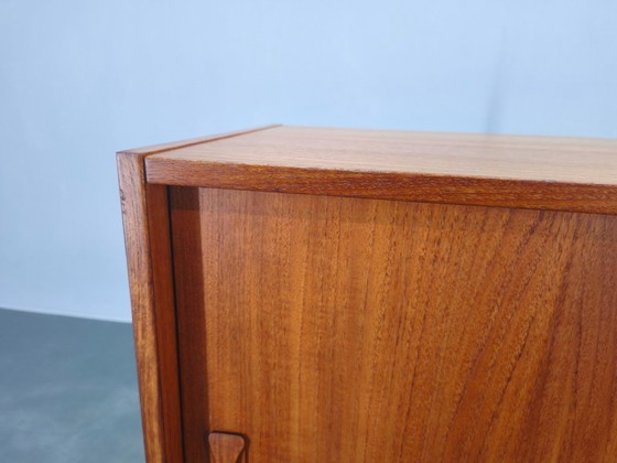 Image 1 of Dänischer Teak-Schrank aus der Mitte des 20. Jahrhunderts (1960er Jahre), Schiebetüren, Haarnadelform