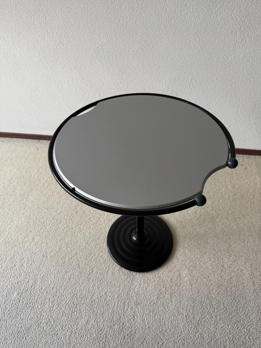 Leolux Besico side table model 533