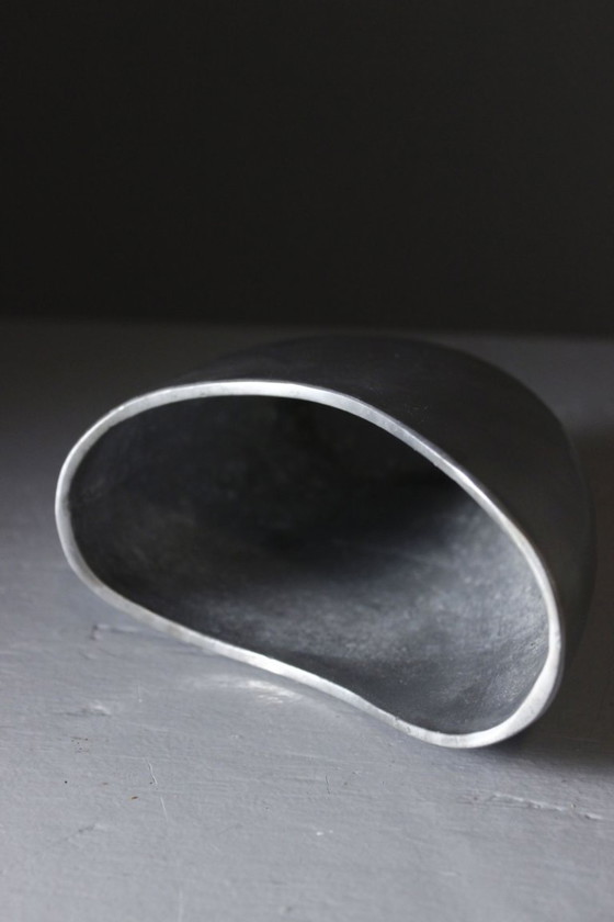 Anna Efverlund & Ikea - Brutalist Vintage Cast Aluminum Vase 1990s – Cast Iron (photo 6 of 7)