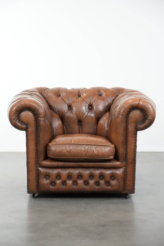 Image 1 of Poltrona Chesterfield marrone in pelle di mucca in stile inglese su ruote