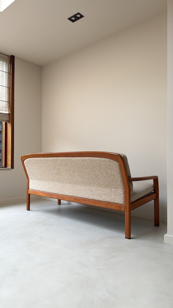 Image 1 of Canapé Dyrlund vintage en bois avec coussins beiges