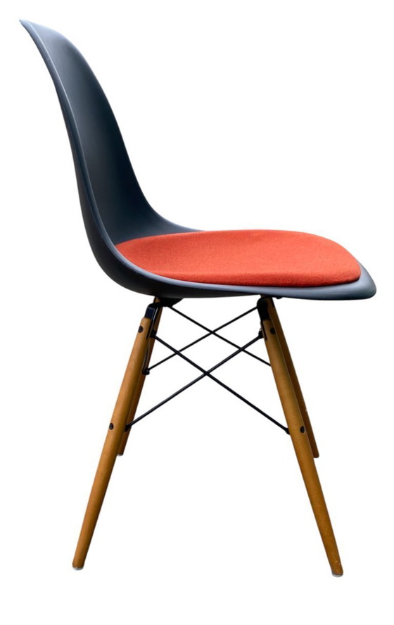 Image 1 of 4x Vitra Eames DSW avec siège rembourré