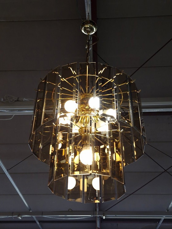 Image 1 of Lustre XL vintage en laiton et verre fumé des années 70