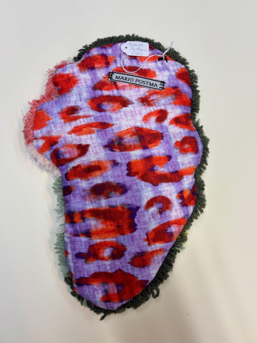Objet mural touffeté de l'artiste plasticienne Marjo Postma
