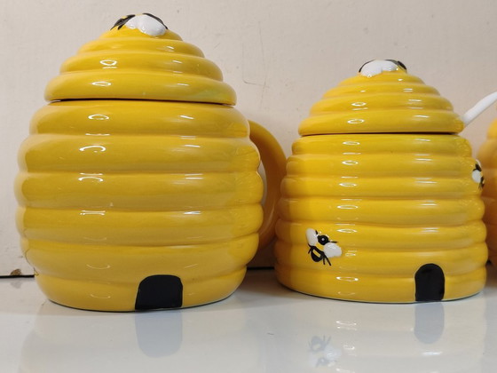 Image 1 of 4 "beehive" cups with lids + 1 "beehive" sugar bowl