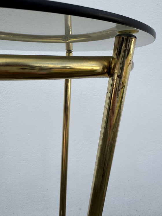 Image 1 of Mesa de pedestal trípode dorada de la década de 1970 con vidrio ahumado