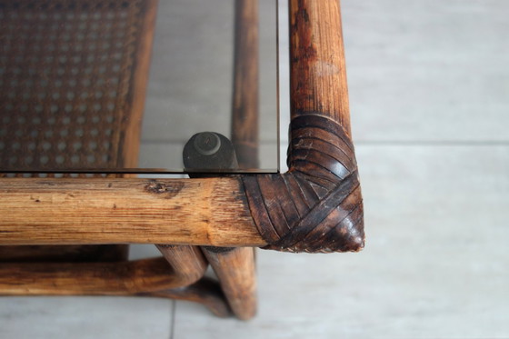 Image 1 of Vintage salontafel van bamboe, rotan en leer uit de jaren 60.