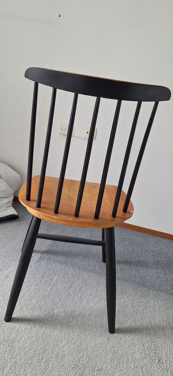 Vintage Fanett Spijlenstoel Van Ilmari Tapiovaara – Eetkamerstoelen, Wood (photo 2 of 5)