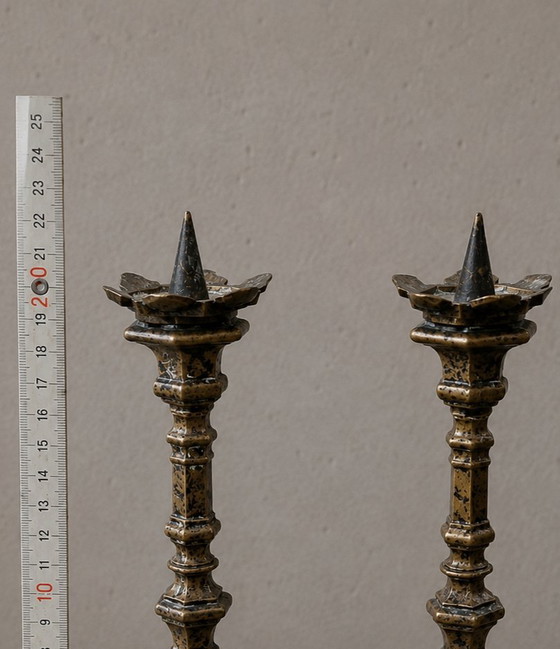 Image 1 of Paar antieke brons/messing altaarkandelaars – 19e eeuw – Barok stijl