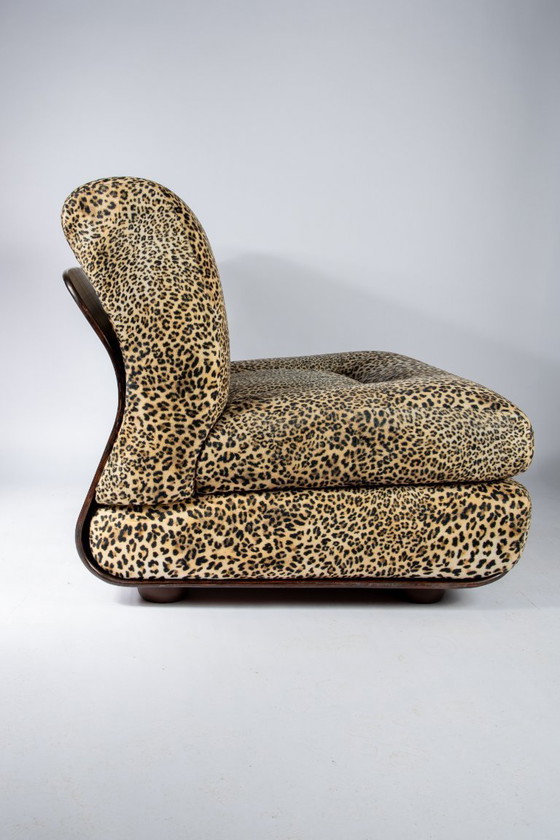 Image 1 of Sedie italiane con struttura in legno e tessuto leopardato, Italia anni '80 (2 disponibili)