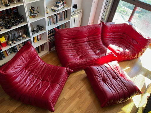 Originales 4-teiliges Sofa aus rotem TOGO-Leder von Michel Ducaroy für Ligne Roset