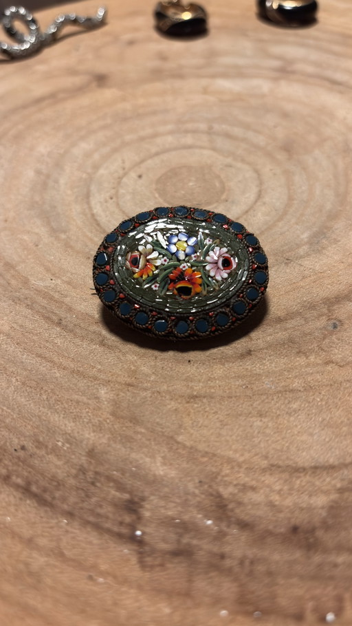 Set van drie brosse, victoriaanse, Italiaanse style. 